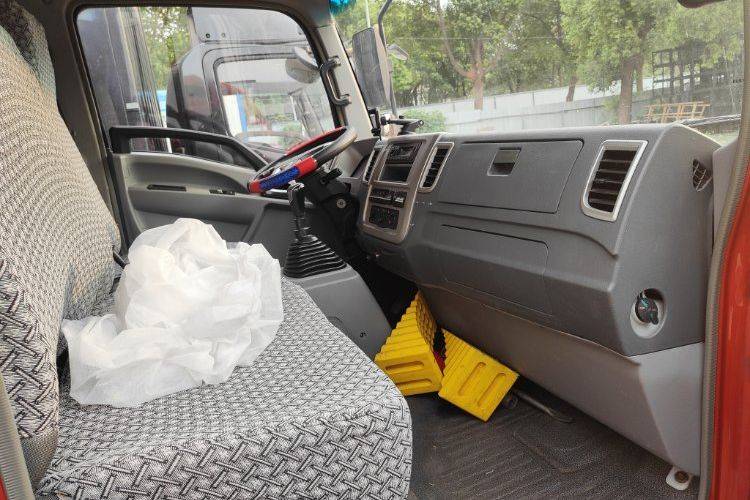 二手重汽HOWO轻卡 130马力 载货车