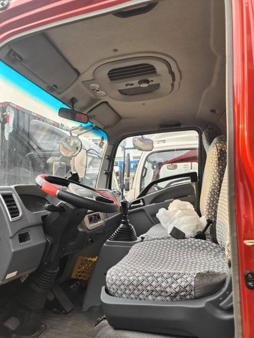 重汽HOWO轻卡 130马力 载货车