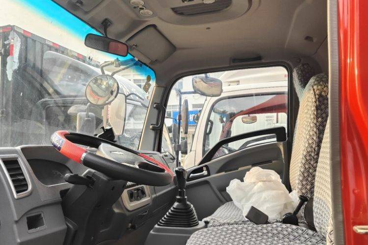 二手重汽HOWO轻卡 130马力 载货车