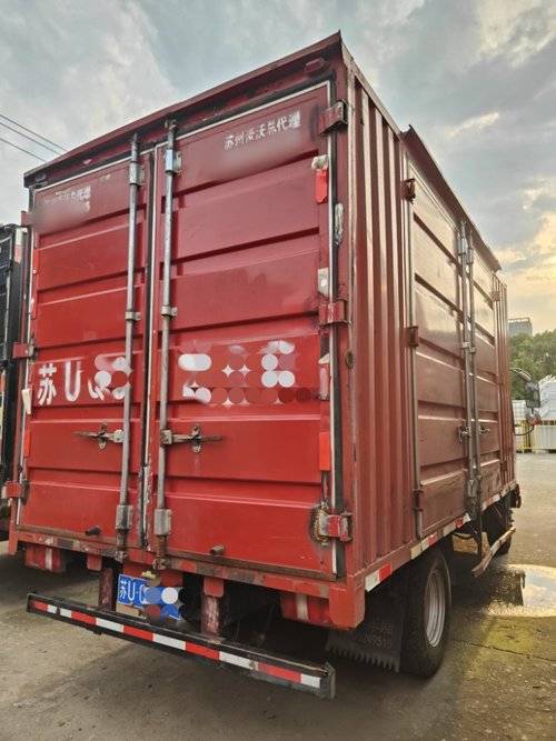 重汽HOWO轻卡 130马力 载货车