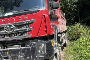 二手上汽红岩 杰狮重卡 390马力 6X4 5.8米自卸车(国五) 后八轮 上菲红二手自卸车 黄牌