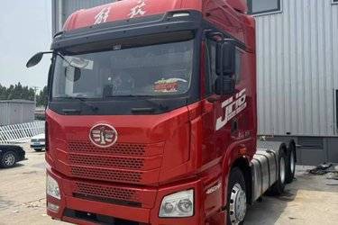 二手青岛解放 JH6重卡 卓越版2.0 460马力 6X4AMT自动档牵引车(国六) 双驱 锡柴二手牵引车 黄牌图片