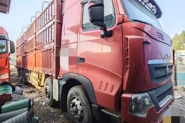 二手中国重汽 HOWO T7H重卡 460马力 8X4 9.5米仓栅式载货车(国五) 前四后八 曼二手载货车 黄牌