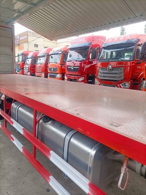 重汽汕德卡 290马力 载货车