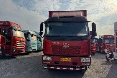 二手一汽解放 J6L中卡 180马力 4X2 7.7米厢式载货车底盘(国五) 单桥 大柴二手载货车 黄牌图片