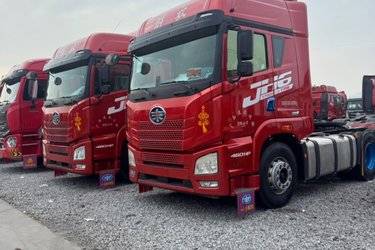 二手青岛解放 JH6重卡 质惠版 460马力 6X4 牵引车(国六)(带液缓)(国六) 双驱 锡柴二手牵引车 黄牌图片