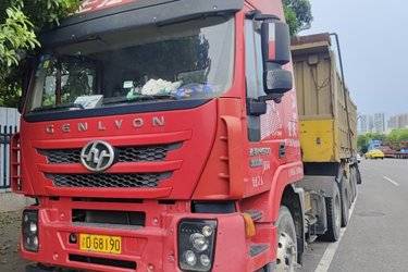 二手上汽红岩 杰狮C6-M 标载高能版 460马力 6X4 牵引车(国六) 双驱 上菲红二手牵引车 黄牌图片