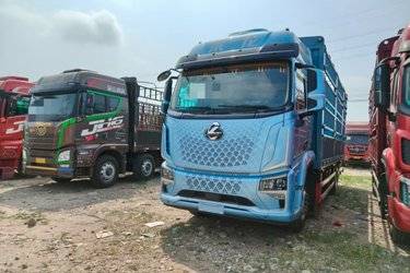 二手东风柳汽 乘龙H5V 290马力 4X2 6.8米仓栅式载货车(国六) 单桥 玉柴二手载货车 黄牌图片