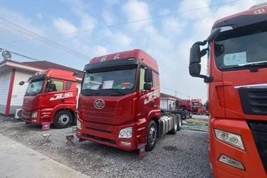 二手青岛解放 JH6重卡 卓越版2.0 北方款 460马力 6X4牵引车(国六) 双驱 潍柴二手牵引车 黄牌图片