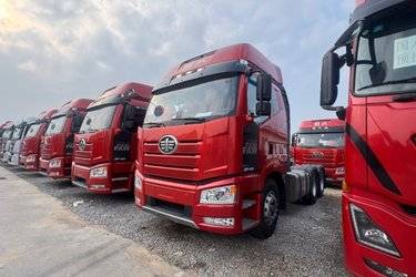 二手一汽解放 新J6P重卡 领航版2.0 460马力 6X4牵引车(国六) 双驱 锡柴二手牵引车 黄牌图片