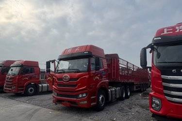 二手青岛解放 悍VH 460马力 6X4 牵引车(国六) 双驱 潍柴二手牵引车 黄牌图片