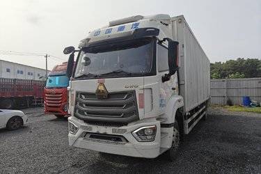 二手中国重汽 豪沃N5G中卡 270马力 4X2 9.65米厢式载货车(国六) 单桥 曼二手载货车 黄牌图片