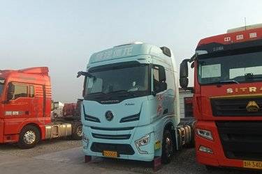 二手陕汽重卡 德龙X6000 轻量化版 560马力 6X4 LNG自动档牵引车(国六) 双驱 潍柴二手牵引车 黄牌图片