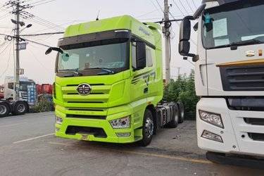 二手一汽解放 J7重卡 560马力 6X4 AMT自动挡牵引车(国六) 双驱 锡柴二手牵引车 黄牌图片