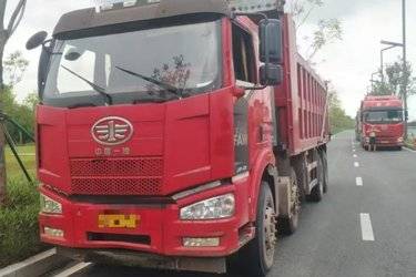 二手一汽解放 J6L重卡 320马力 8X4 7米自卸车(国五) 前四后八 一汽二手自卸车 黄牌