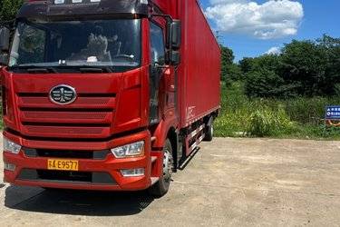 二手一汽解放 J6L中卡 经典版 260马力 4X2 9.75米厢式载货车(国六) 单桥 大柴二手载货车 黄牌图片