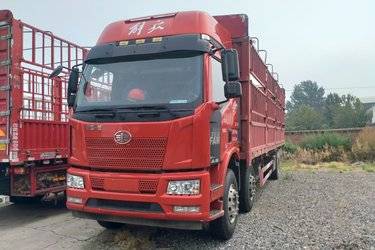 二手一汽解放 J6L重卡 260马力 6X2 9.7米仓栅式载货车(国六) 前四后四 锡柴二手载货车 黄牌