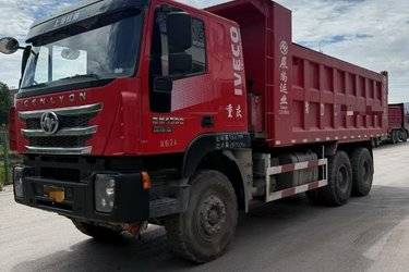 二手上汽红岩 杰狮重卡 390马力 6X4 6米自卸车(国五) 后八轮 上菲红二手自卸车 黄牌