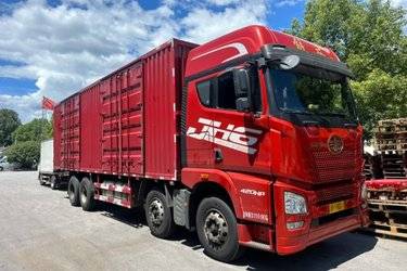 二手青岛解放 JH6重卡 420马力 8X4 9.5米厢式载货车(国五) 前四后八 一汽解放二手载货车 黄牌图片