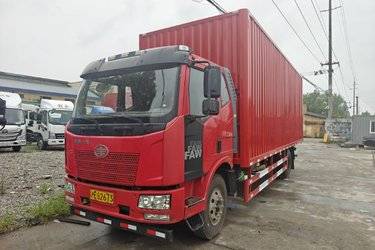 二手一汽解放 J6L中卡 180马力 4X2 7.7米厢式载货车(国五) 单桥 大柴二手载货车 黄牌