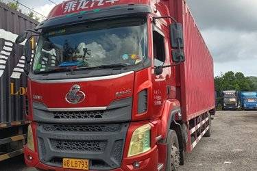 二手东风柳汽 乘龙H5中卡 245马力 6X2 9.7米厢式载货车(国六) 前四后四 玉柴二手载货车 黄牌图片