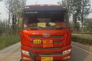 二手油罐车 湖北程力(程力威牌) 一汽解放底盘 220 9.6 6X2图片