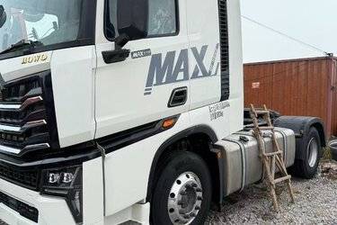 二手中国重汽 HOWO Max重卡 510马力 4X2 AMT自动档牵引车(国六) 单桥 潍柴二手牵引车 黄牌