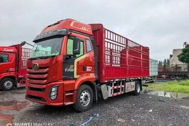二手一汽解放 J6G 领航版 320马力 6X2 6.8米仓栅式载货车(国六) 前四后四 大柴二手载货车 黄牌
