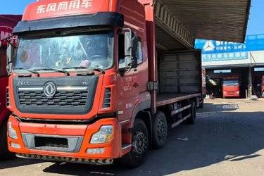 二手东风商用车 天龙VL重卡 245马力 6X2 9.6米厢式载货车(国五) 前四后四 康明斯二手载货车 黄牌图片