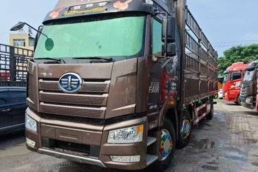 二手一汽解放 新J6P重卡 320马力 6X2 9.65米仓栅式载货车(国六) 前四后四 锡柴二手载货车 黄牌