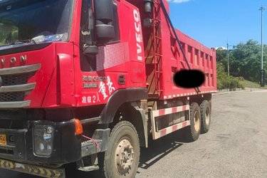 二手上汽红岩 杰狮C500重卡 430马力 6X4 5.8米自卸车(国五) 后八轮 上菲红二手自卸车 黄牌