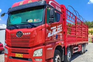 二手青岛解放 JH6重卡 400马力 8X4 9.5米仓栅式载货车(国五) 前四后八 潍柴二手载货车 黄牌