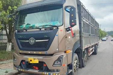 二手东风商用车 天龙KL 舒适版 300马力 6X2 9.6米仓栅式载货车(国六) 前四后四 东风二手载货车 黄牌