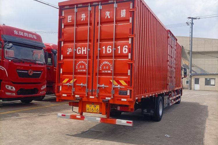二手重汽汕德卡 290马力 载货车