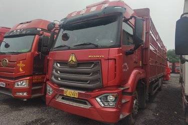 二手中国重汽 豪沃NX中卡 350马力 6X2 9.5米仓栅式载货车(9挡)(国六) 前四后四 曼二手载货车 黄牌