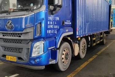 二手东风柳汽 乘龙H5中卡 240马力 4X2 9.6米厢式载货车(国五) 单桥 玉柴二手载货车 黄牌