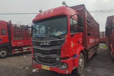 二手江淮 格尔发A5L中卡 220马力 4X2 6.77米排半仓栅式载货车(国五) 单桥 云内动力二手载货车 黄牌图片