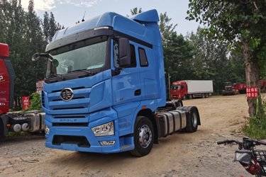 二手一汽解放 J7重卡 560马力 4X2 AMT自动挡牵引车(国六)(采埃孚12挡)(国六) 单桥 锡柴二手牵引车 黄牌