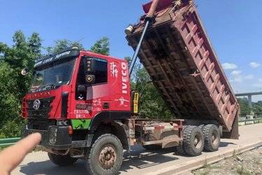 二手上汽红岩 杰狮重卡 390马力 6X4 6米自卸车(国五) 后八轮 上菲红二手自卸车 黄牌