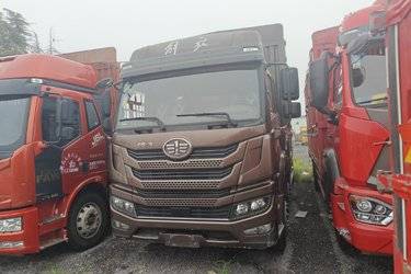 二手青岛解放 悍V2.0重卡 290马力 6X2 9.5米仓栅式载货车(国六) 前四后四 锡柴二手载货车 黄牌
