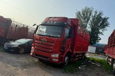 二手一汽解放 J6L重卡 260马力 6X2 6.8米仓栅式载货车(国六) 前四后四 大柴二手载货车 黄牌