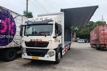 二手中国重汽 HOWO TX 290马力 4X2 9.6米翼开启厢式载货车(国六) 单桥 曼二手载货车 黄牌
