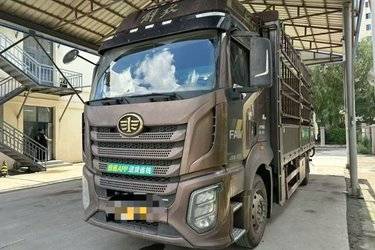 二手一汽解放 J6G 320马力 4X2 6.75米仓栅式载货车(一汽解放10档)(国六) 单桥 锡柴二手载货车 黄牌图片
