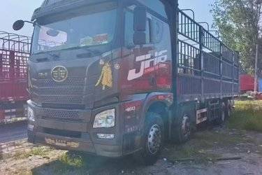 二手青岛解放 JH6重卡 领航版2.0 460马力 8X4 9.4米仓栅式载货车(国五) 前四后八 锡柴二手载货车 黄牌图片