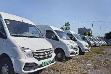 二手上汽大通 V80 2019款 经典款 2.5T 136马力 2/3座 6挡自动 长轴中顶封闭性货车(国五)二手封闭货车前驱图片