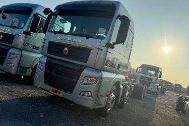 二手中国重汽 汕德卡SITRAK G7重卡 540马力 8X4 9.6米仓栅式货车(国六) 前四后八 曼二手载货车 黄牌图片
