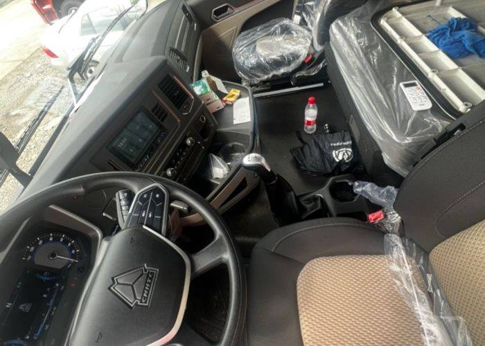 二手重汽豪沃(HOWO) 330马力 载货车
