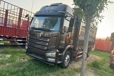 二手一汽解放 J6L中卡 精英版 绿通款 260马力 4X2 6.75米仓栅式载货车(国六) 单桥 大柴二手载货车 黄牌图片