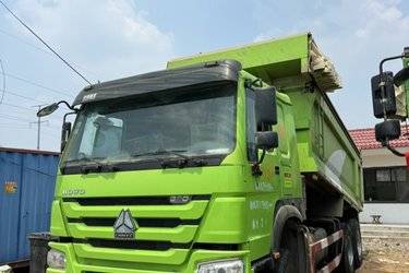 二手中国重汽 HOWO重卡 380马力 6X4 5.8米自卸车(国五) 后八轮 中国重汽二手自卸车 黄牌