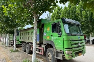 二手中国重汽 HOWO重卡 380马力 6X4 5.6米自卸车(国五) 后八轮 中国重汽二手自卸车 黄牌